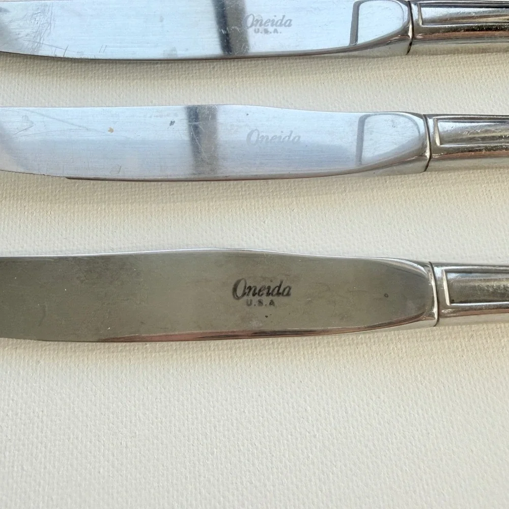 Oneida Dinner Knives Set of 4 Silver Excellent Shell Pattern Stainless USA